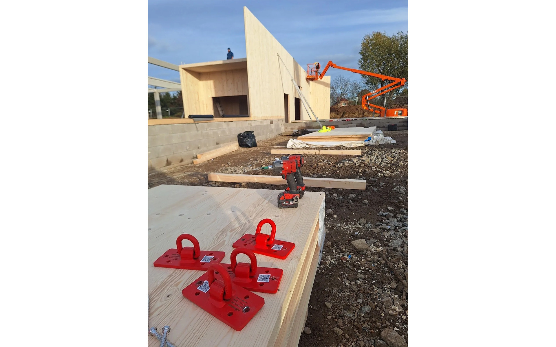 RAPTOR lifting plates for prefabricated timber panels 