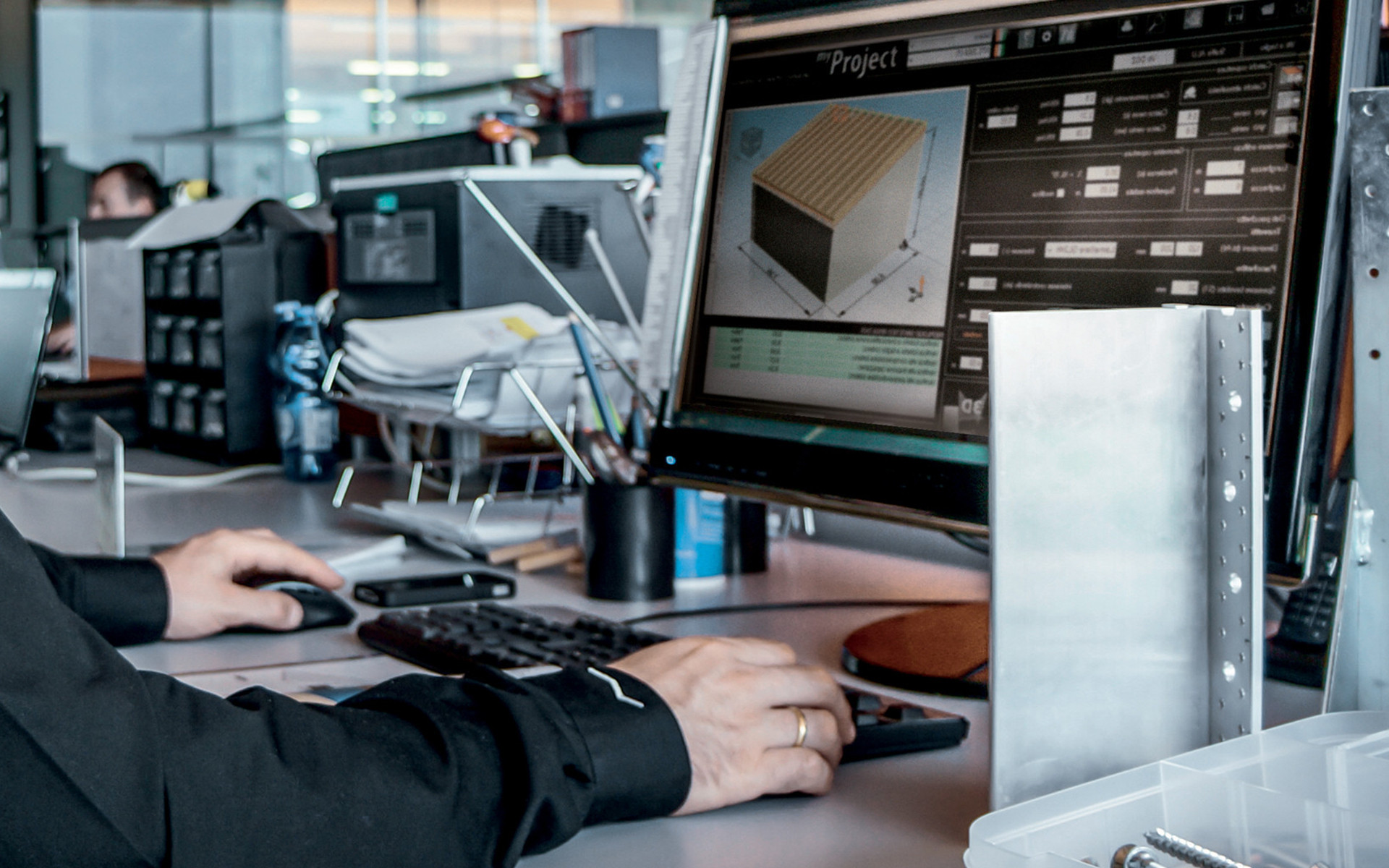 Reinforced wood-metal connection with structural screws