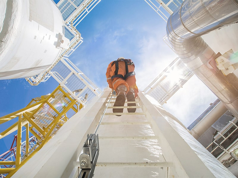 vertikales-seilsystem-mit-elementen-aus-edelstahl-a4-Anwendung